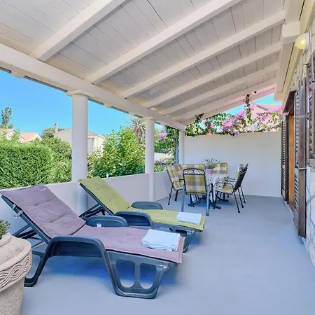 Holiday home Mirta