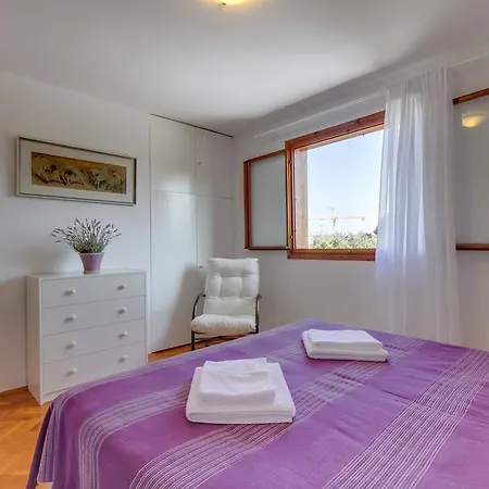 Mirta Holiday home Nerezine