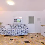 Mirta Casa de Férias Nerezine